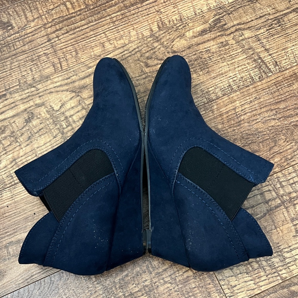 Croft & Barrow with Ortholite Women’s Navy Wedge Booties - Picture 3 of 9
